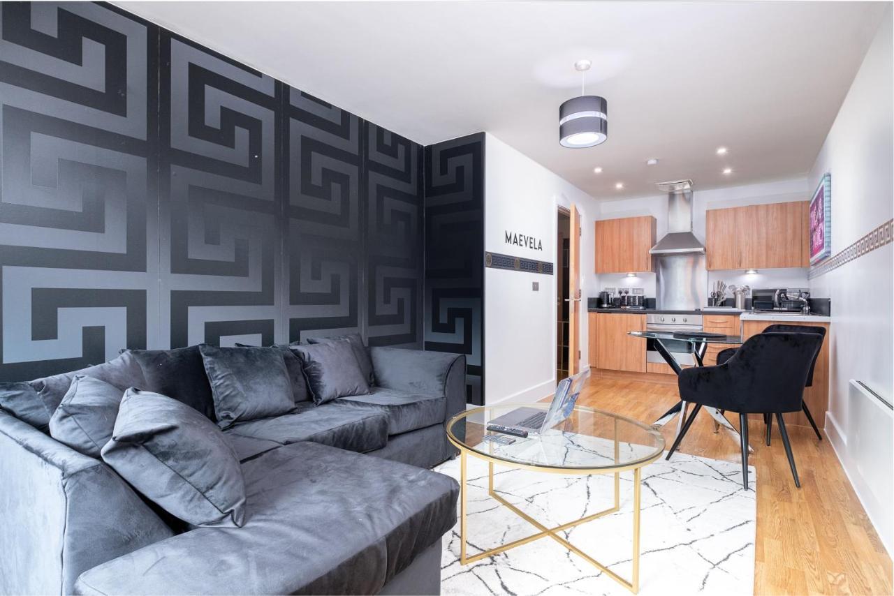 Maevela Apartments - Arcadian Versace Themed Apt ☆ Huge Balcony / Free Parking → Free Netflix -2 Min Walk From Birmingham Hippodrome Theatre, Arcadian, China Town, Sidewalk Club, Gay Village, 5 Mins From New Street Train Station - Birmingham Grand Ce Kültér fotó