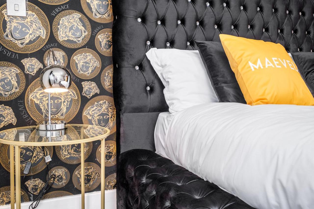 Maevela Apartments - Arcadian Versace Themed Apt ☆ Huge Balcony / Free Parking → Free Netflix -2 Min Walk From Birmingham Hippodrome Theatre, Arcadian, China Town, Sidewalk Club, Gay Village, 5 Mins From New Street Train Station - Birmingham Grand Ce Kültér fotó