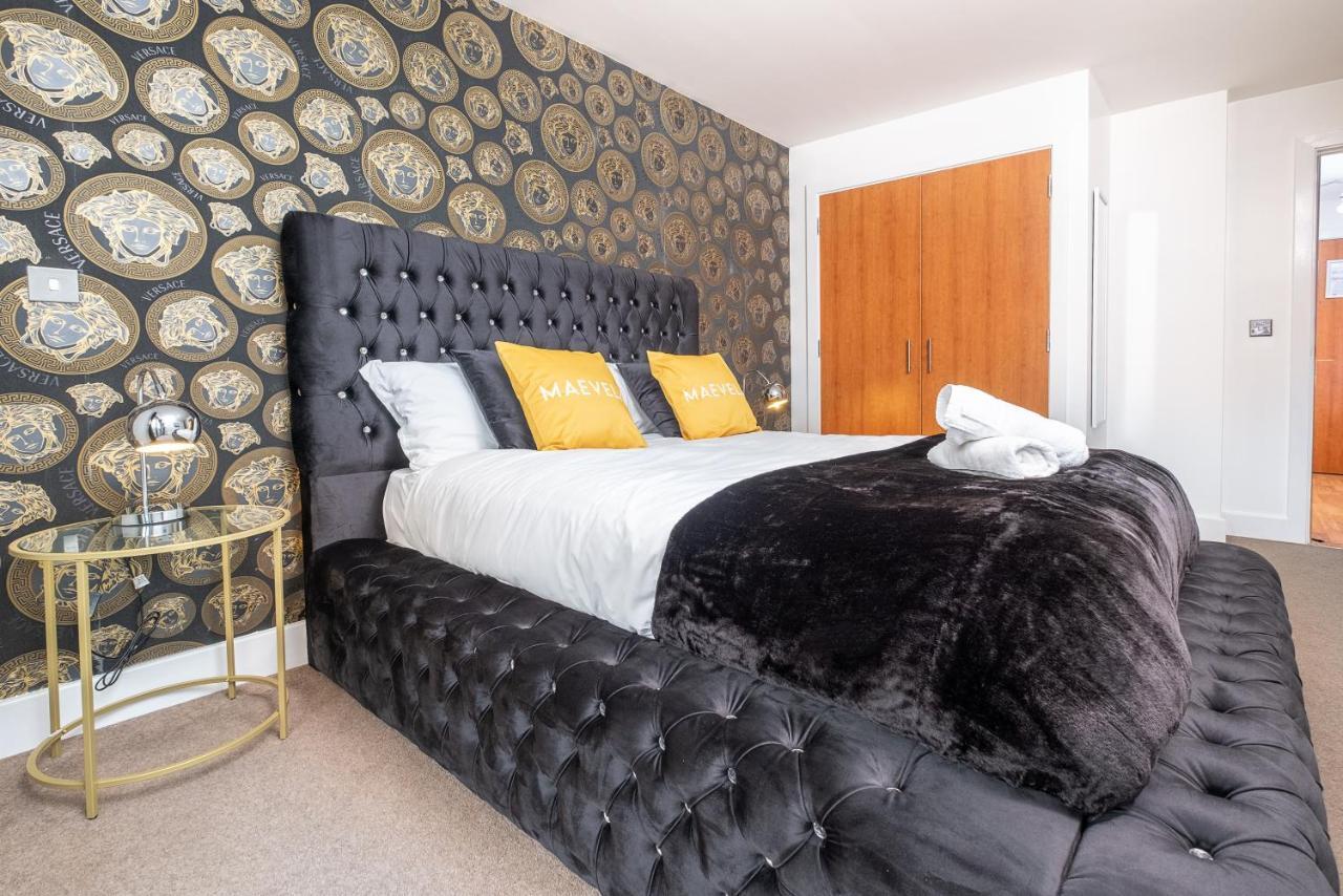 Maevela Apartments - Arcadian Versace Themed Apt ☆ Huge Balcony / Free Parking → Free Netflix -2 Min Walk From Birmingham Hippodrome Theatre, Arcadian, China Town, Sidewalk Club, Gay Village, 5 Mins From New Street Train Station - Birmingham Grand Ce Kültér fotó