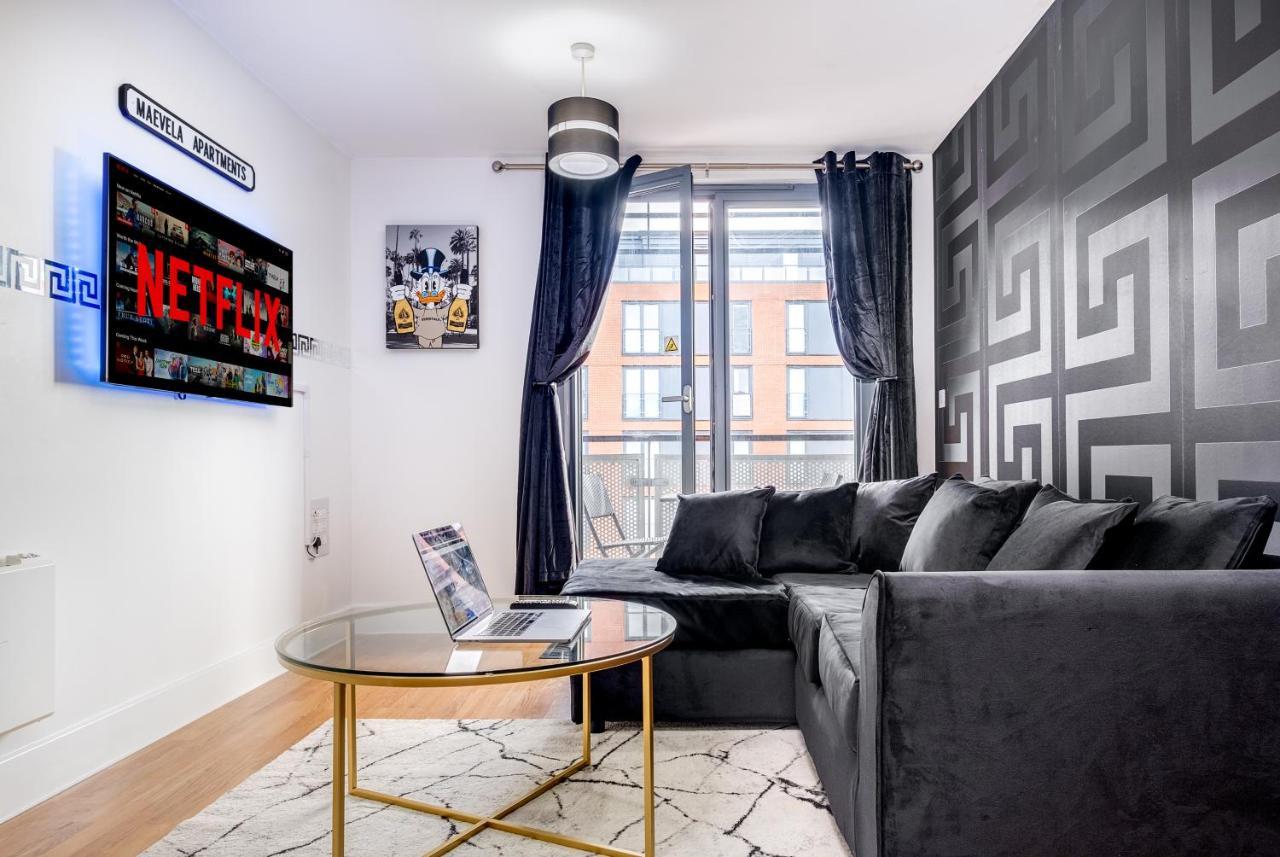 Maevela Apartments - Arcadian Versace Themed Apt ☆ Huge Balcony / Free Parking → Free Netflix -2 Min Walk From Birmingham Hippodrome Theatre, Arcadian, China Town, Sidewalk Club, Gay Village, 5 Mins From New Street Train Station - Birmingham Grand Ce Kültér fotó