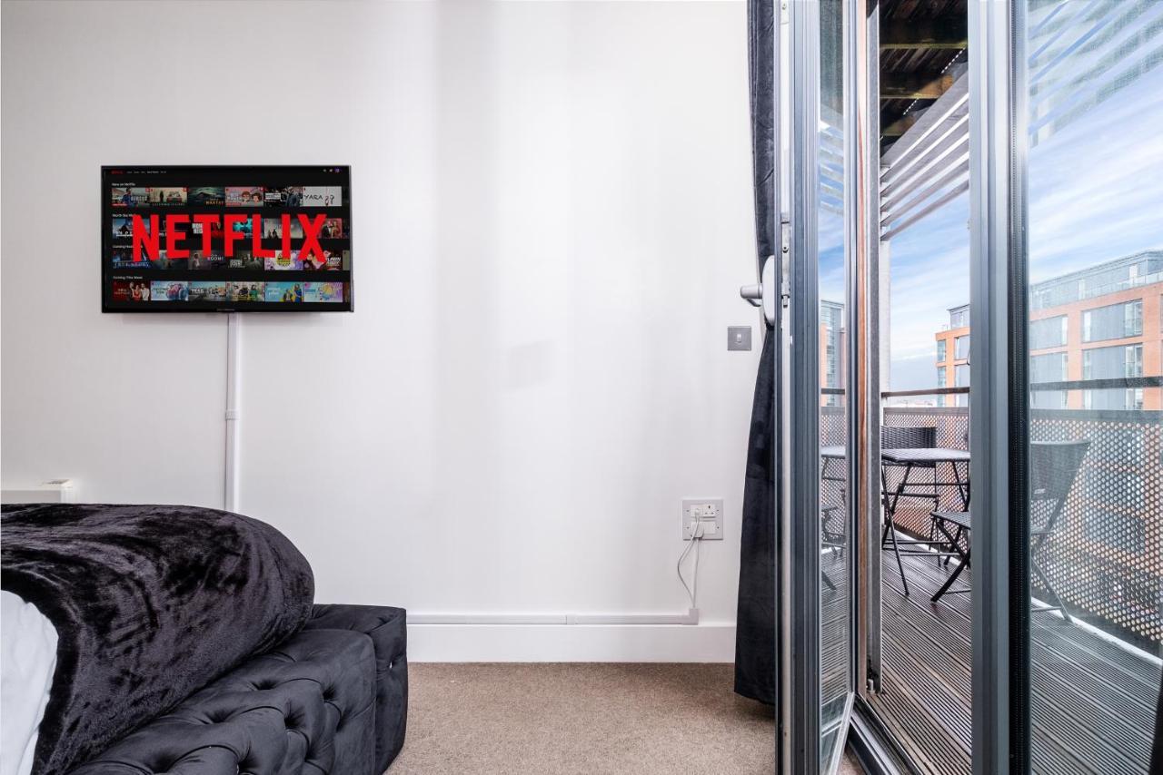 Maevela Apartments - Arcadian Versace Themed Apt ☆ Huge Balcony / Free Parking → Free Netflix -2 Min Walk From Birmingham Hippodrome Theatre, Arcadian, China Town, Sidewalk Club, Gay Village, 5 Mins From New Street Train Station - Birmingham Grand Ce Kültér fotó