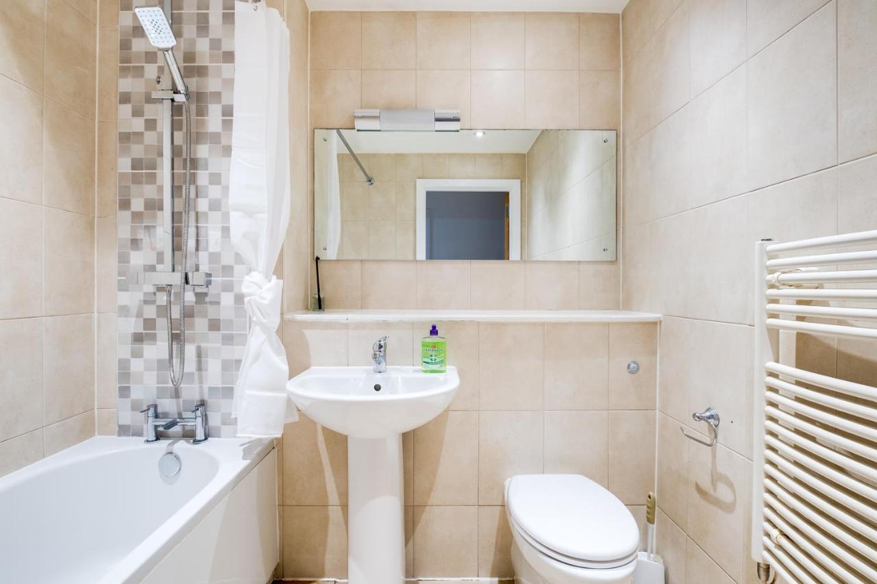 Maevela Apartments - Arcadian Versace Themed Apt ☆ Huge Balcony / Free Parking → Free Netflix -2 Min Walk From Birmingham Hippodrome Theatre, Arcadian, China Town, Sidewalk Club, Gay Village, 5 Mins From New Street Train Station - Birmingham Grand Ce Kültér fotó